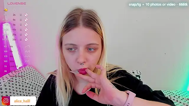 Alice Halle online show from 4, 2, 2025