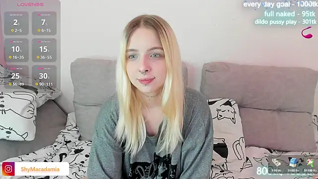 Alice Halle online show from 9, 3, 2025