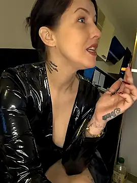 Snapshot of Linalicious chatting on 26, 12, 2024 Linalicious online show from 26, 12, 2024