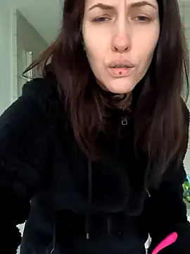 Snapshot of Linalicious chatting on 6, 2, 2025 Linalicious online show from 6, 2, 2025