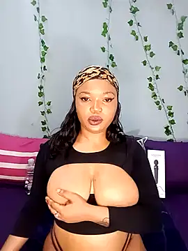 Snapshot of Sugartonguexx chatting on 5, 2, 2025 Sugartonguexx online show from 5, 2, 2025