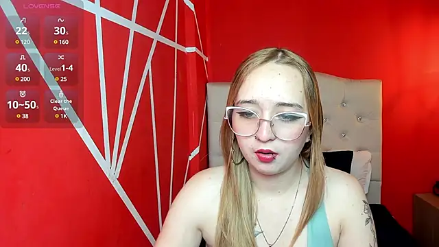 Snapshot of Liaroberts1 chatting on 19, 12, 2024 Liaroberts1 online show from 19, 12, 2024