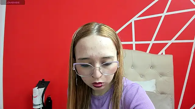 Snapshot of Liaroberts1 chatting on 27, 12, 2024 Liaroberts1 online show from 27, 12, 2024