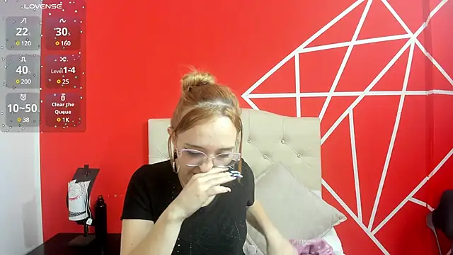 Snapshot of Liaroberts1 chatting on 4, 1, 2025 Liaroberts1 online show from 4, 1, 2025