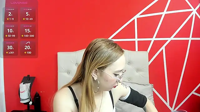 Snapshot of Liaroberts1 chatting on 9, 1, 2025 Liaroberts1 online show from 9, 1, 2025