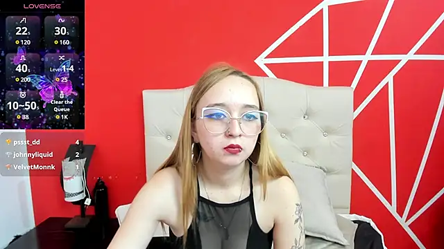 Snapshot of Liaroberts1 chatting on 12, 1, 2025 Liaroberts1 online show from 12, 1, 2025