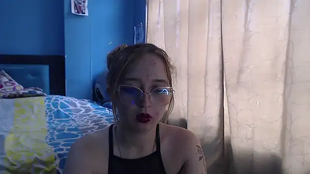 Snapshot of Liaroberts1 chatting on 28, 1, 2025 Liaroberts1 online show from 28, 1, 2025