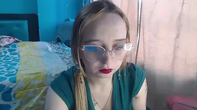 Snapshot of Liaroberts1 chatting on 1, 2, 2025 Liaroberts1 online show from 1, 2, 2025