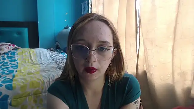 Snapshot of Liaroberts1 chatting on 1, 2, 2025 Liaroberts1 online show from 1, 2, 2025