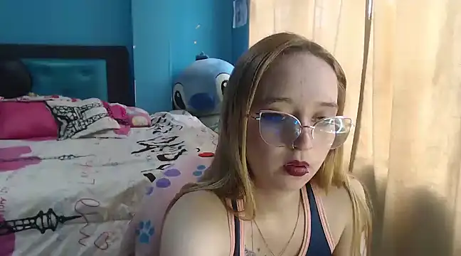 Snapshot of Liaroberts1 chatting on 13, 2, 2025 Liaroberts1 online show from 13, 2, 2025