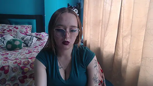 Snapshot of Liaroberts1 chatting on 4, 3, 2025 Liaroberts1 online show from 4, 3, 2025