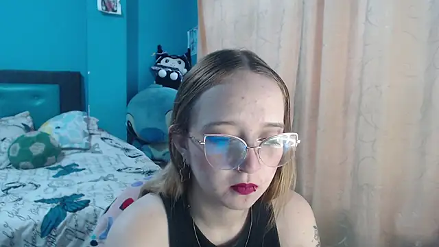 Snapshot of Liaroberts1 chatting on 13, 3, 2025 Liaroberts1 online show from 13, 3, 2025