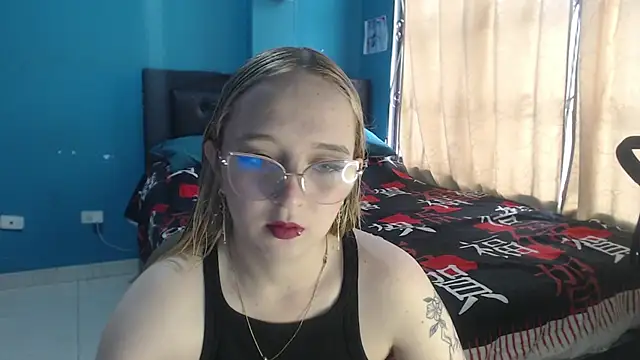 Snapshot of Liaroberts1 chatting on 20, 9, 2025 Liaroberts1 online show from 20, 9, 2025