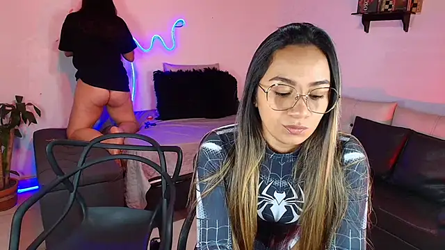 Snapshot of Jules_n_Gia chatting on 23, 2, 2025 Jules n Gia online show from 23, 2, 2025