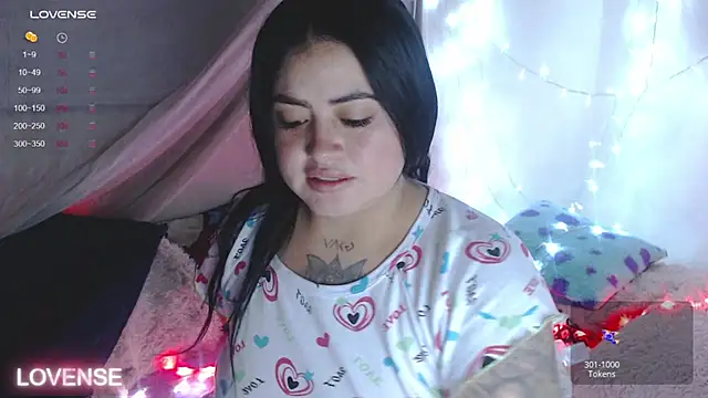 PamelaDoouce online show from 2, 1, 2025