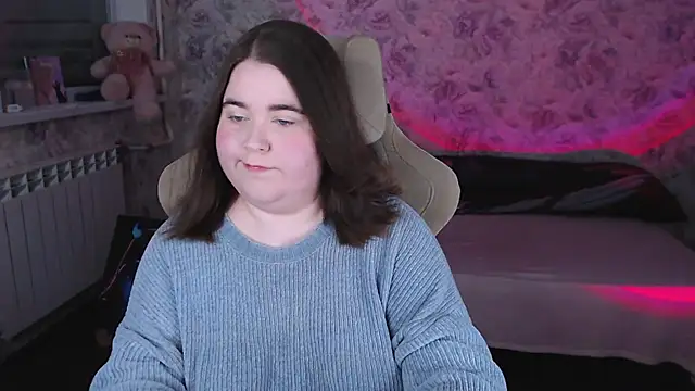 Estelle Hicks online show from 8, 4, 2026