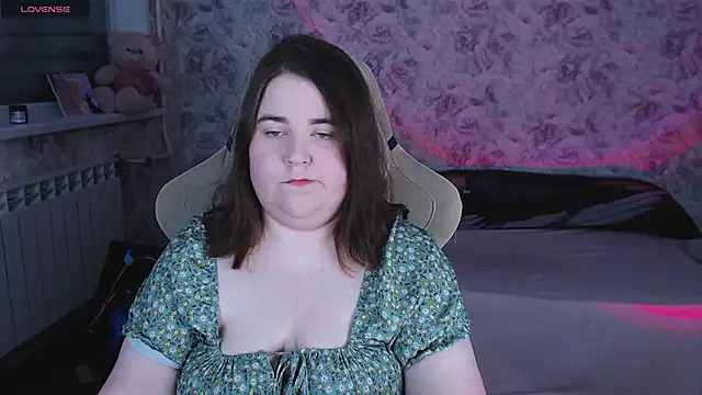 Snapshot of Estelle_Hicks chatting on 6, 5, 2026 Estelle Hicks online show from 6, 5, 2026
