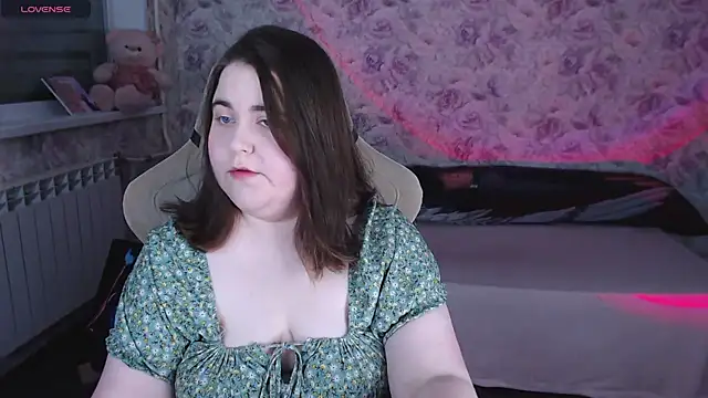 Snapshot of Estelle_Hicks chatting on 10, 5, 2026 Estelle Hicks online show from 10, 5, 2026