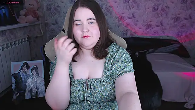 Snapshot of Estelle_Hicks chatting on 8, 6, 2026 Estelle Hicks online show from 8, 6, 2026