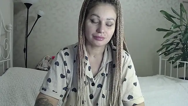 ShyEvaa online show from 2, 11, 2025