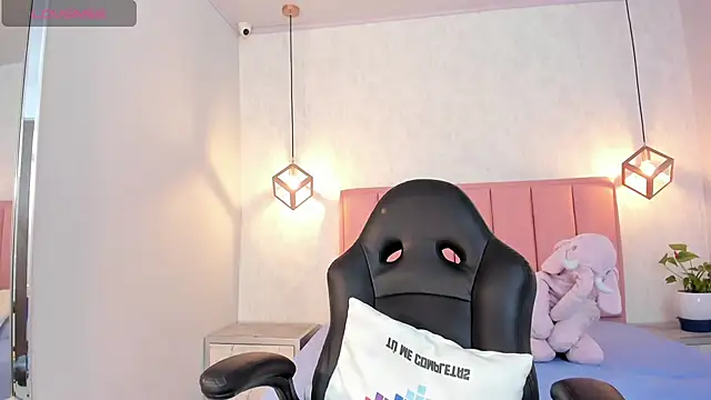 SUNNYCYRUS online show from 12, 2, 2025