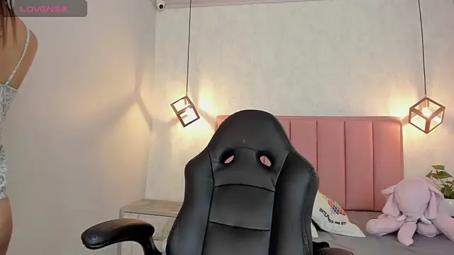 SUNNYCYRUS online show from 18, 2, 2025