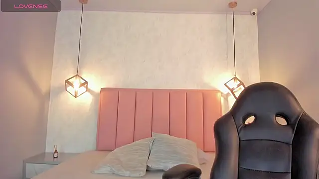 SUNNYCYRUS online show from 28, 10, 2025