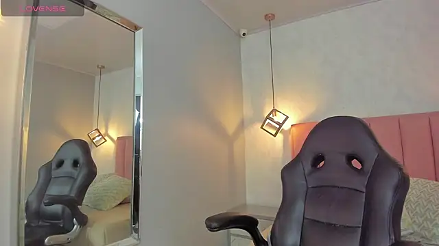 SUNNYCYRUS online show from 9, 3, 2026