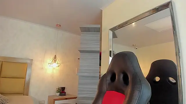 SUNNYCYRUS online show from 18, 4, 2026