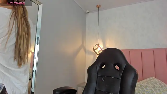 SUNNYCYRUS online show from 28, 5, 2026