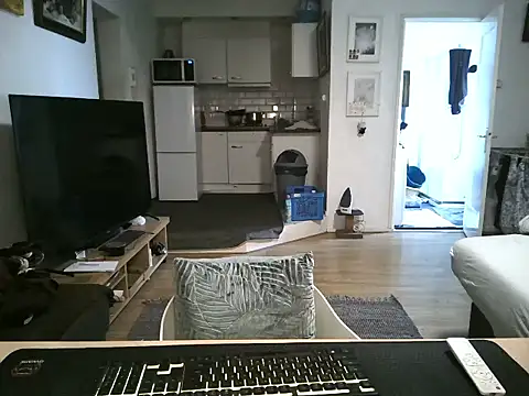 Snapshot of mihaimichael chatting on 3, 4, 2026 mihaimichael online show from 3, 4, 2026