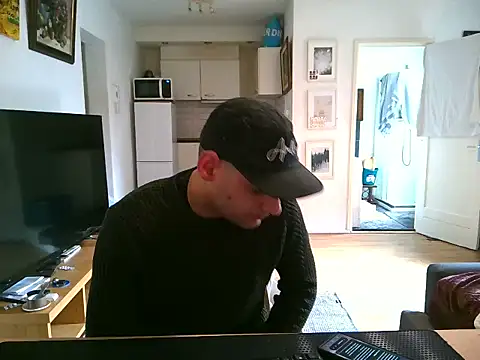 Snapshot of mihaimichael chatting on 4, 5, 2026 mihaimichael online show from 4, 5, 2026