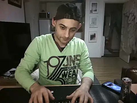 Snapshot of mihaimichael chatting on 5, 5, 2026 mihaimichael online show from 5, 5, 2026