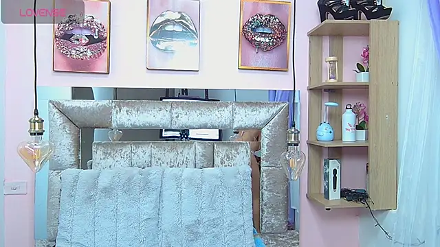 Snapshot of Vaioletcooper chatting on 5, 3, 2025 Vaioletcooper online show from 5, 3, 2025