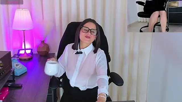 Alice milf  online show from 18, 4, 2026