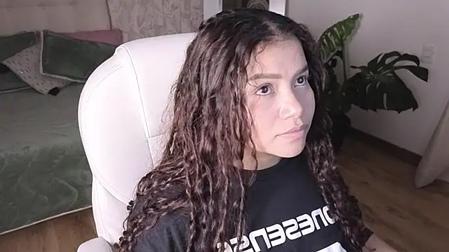 loly marce online show from 15, 12, 2025