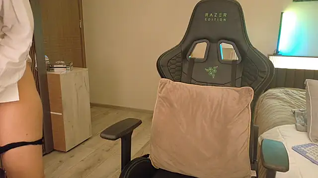 joycesilver online show from 4, 12, 2025