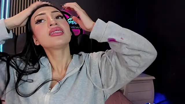 Nicolette ks  online show from 5, 6, 2026