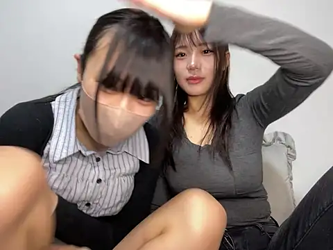 Snapshot of Riri__oo chatting on 2, 2, 2025 Riri oo online show from 2, 2, 2025