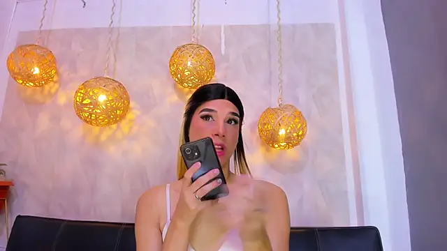 victoria aleia  online show from 8, 1, 2025