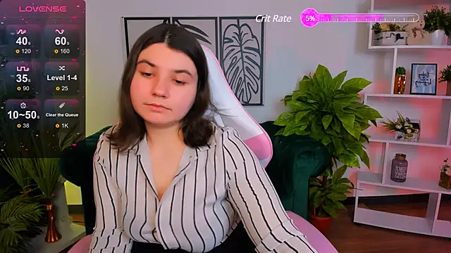 Snapshot of Viola__Shy chatting on 4, 2, 2025 Viola Shy online show from 4, 2, 2025