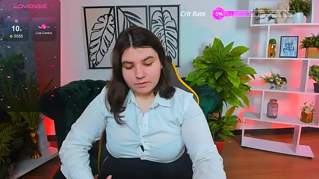 Snapshot of Viola__Shy chatting on 5, 3, 2025 Viola Shy online show from 5, 3, 2025