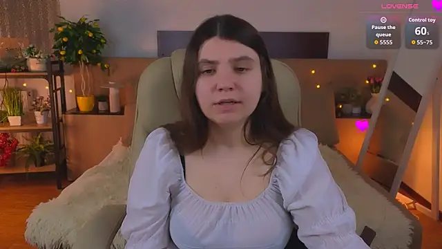 Snapshot of Viola__Shy chatting on 18, 5, 2026 Viola Shy online show from 18, 5, 2026