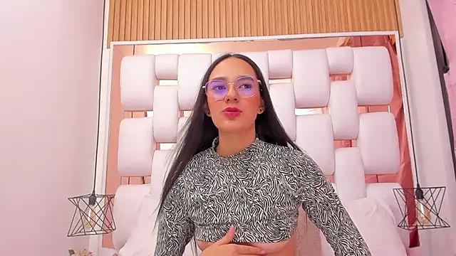 EmmyCruzZ online show from 13, 9, 2025