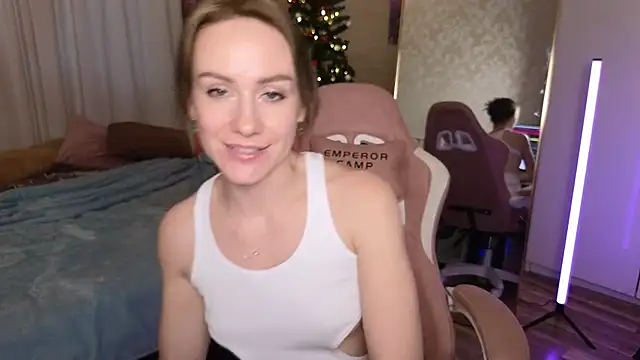 Snapshot of VeronicaRoss chatting on 12, 12, 2024 VeronicaRoss online show from 12, 12, 2024
