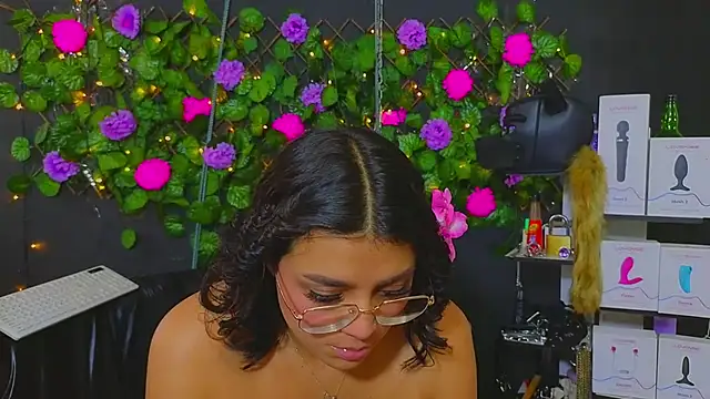 Snapshot of Sweett_Mollyy chatting on 23, 7, 2026 Sweett Mollyy online show from 23, 7, 2026