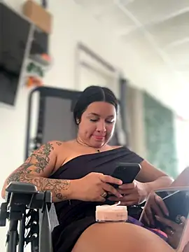 Pretty Isadora online show from 6, 11, 2025