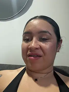 Snapshot of Pretty_Isadora chatting on 4, 5, 2026 Pretty Isadora online show from 4, 5, 2026