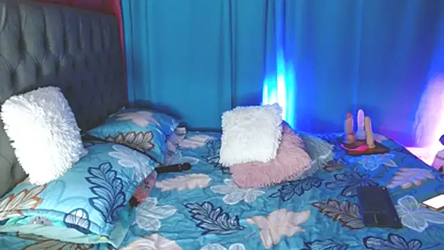 Kerly Lopez online show from 15, 4, 2026