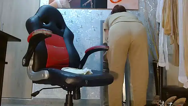 Samantabrown  online show from 24, 2, 2026